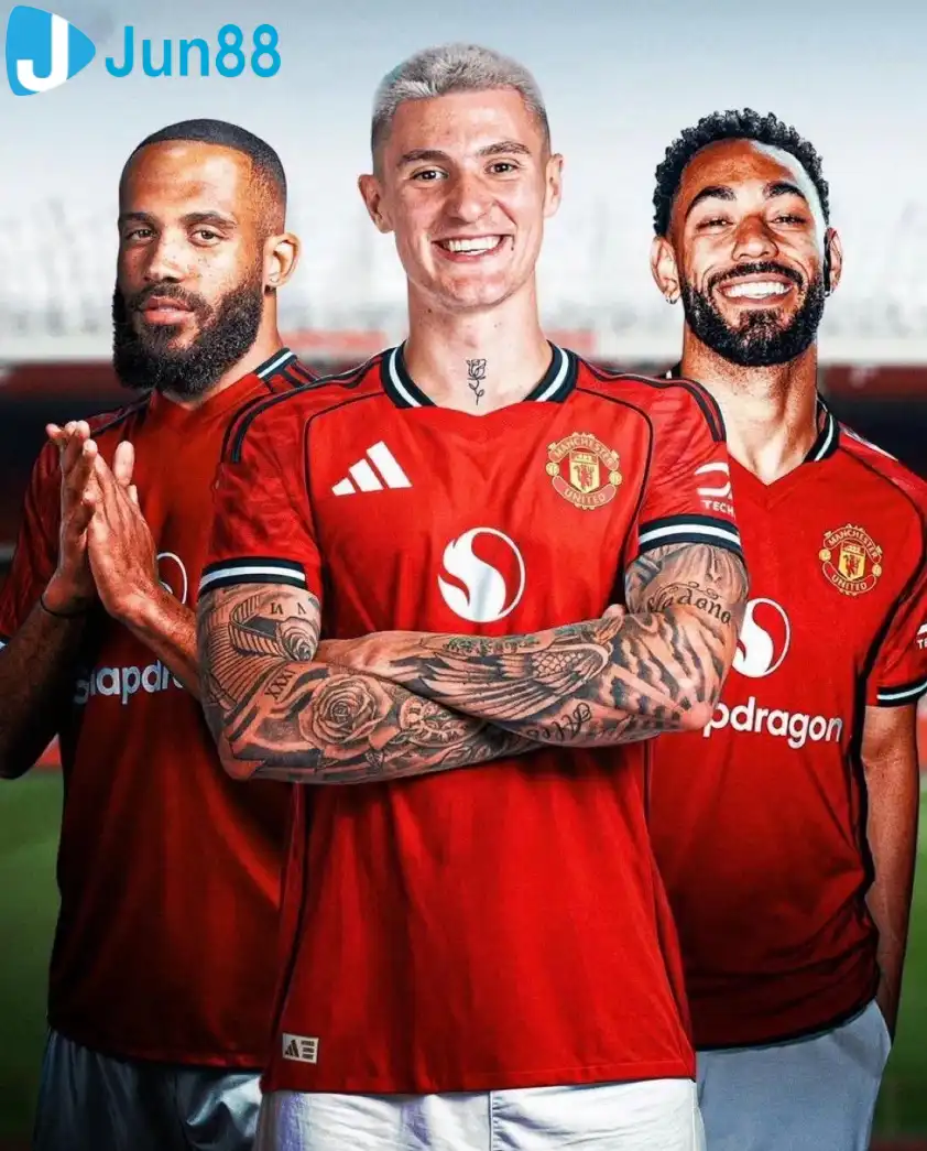 MU sở hữu đội hình vượt trội trước Grimsby. Người hâm mộ Quỷ đỏ đang kỳ vọng những tân binh tỏa sáng.