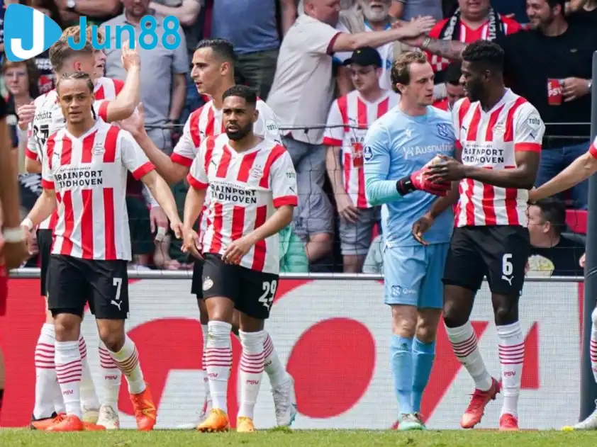 PSV và Napoli đang hướng tới 3 điểm để đặt hy vọng có 1 tấm vé đi tiếp (Ảnh: ESPN)